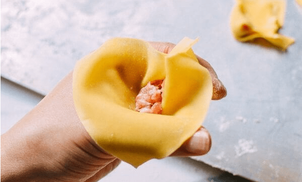 melipat siomay kukus