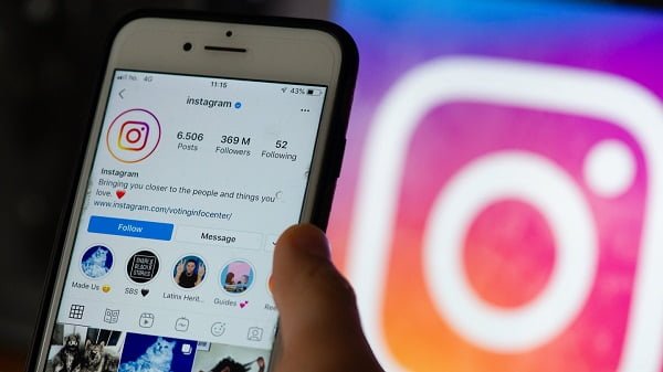 kenapa buka instagram tiba tiba keluar sendiri